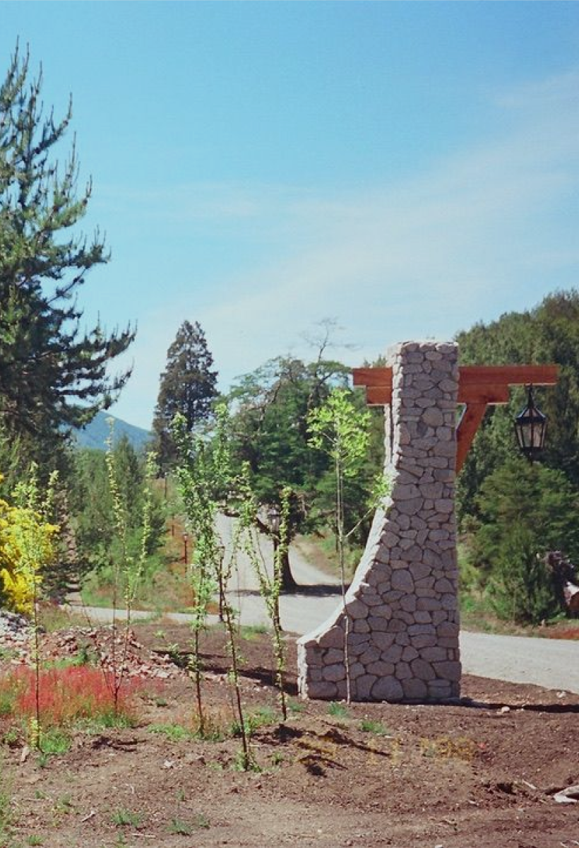Portal del Paseo del Cipres.